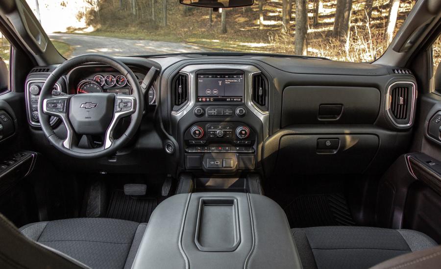 Торпедо Chevrolet Silverado RST Double Cab 2018 года  (фото 7 из 40)